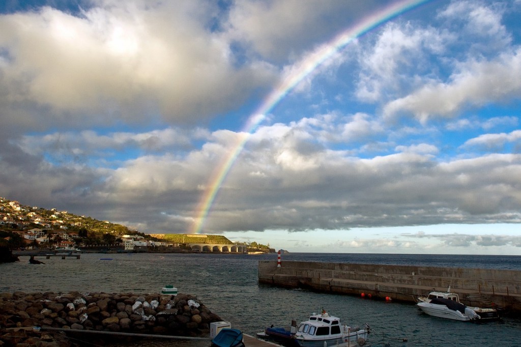 ポルトガルの世界遺産：マデイラ島の照葉樹林の虹
