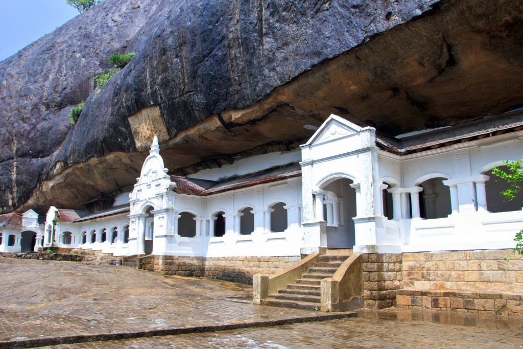 スリランカの世界遺産：ダンブッラの黄金寺院