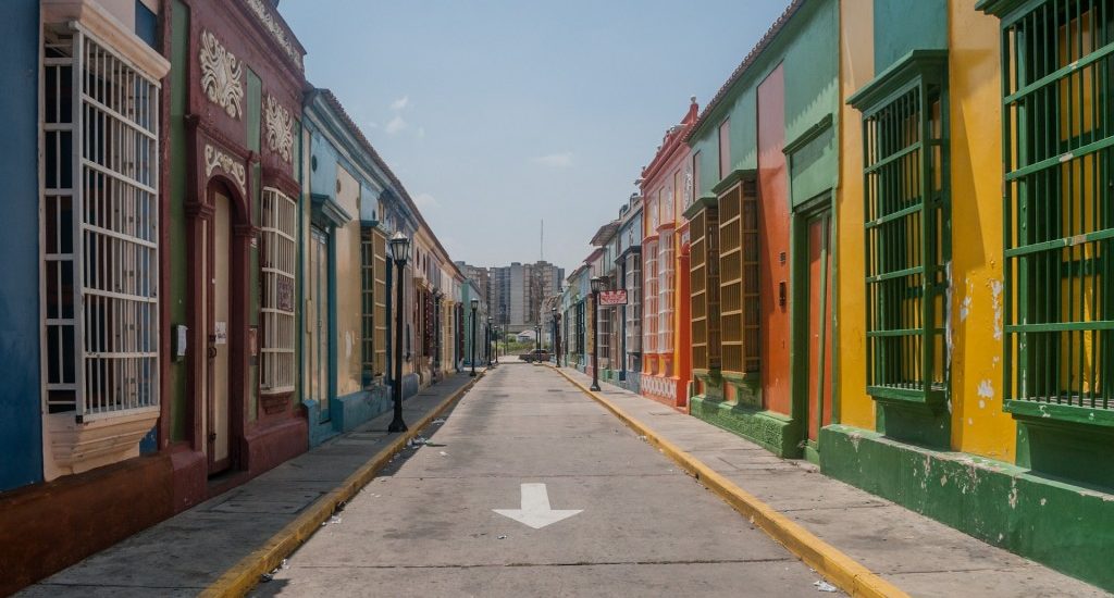 ブラジルとベネズエラの陸路の国境で入国