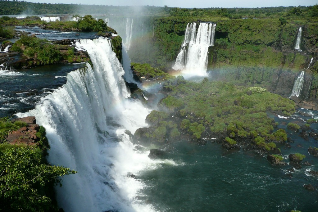 アルゼンチンとブラジルの世界遺産：イグアスの滝