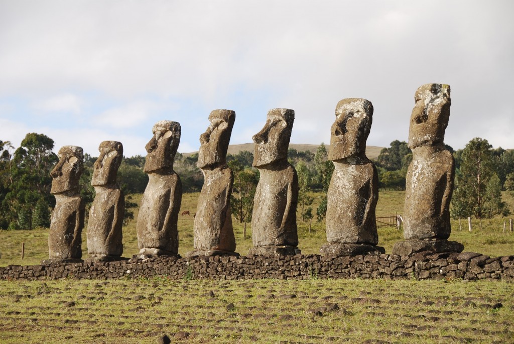 チリの世界遺産：イースター島のモアイ